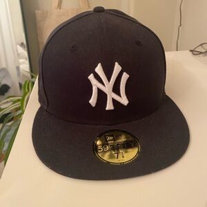 Fitted cap